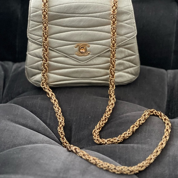 Vintage Chanel champagne metallic Shoulder Bag with Quilted Design - Picture 1 of 13